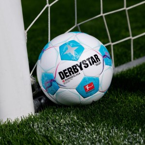 88279-102011_weiss-blau-pink_bundesliga_brillant_aps_v24_5_600x600-1716557664